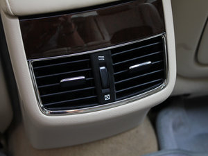 2010款350 典雅版 中控区