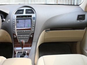 2010款350 典雅版 中控区