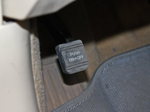 2010款350 尊贵版 驻车制动器