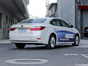 2013款300h 精英版 整体外观