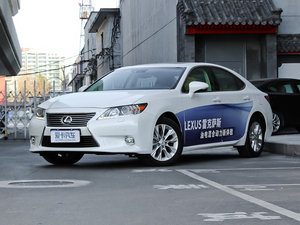 2013款300h 精英版 整体外观