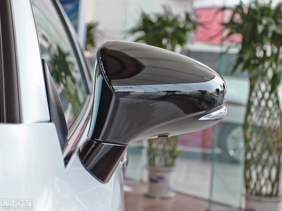 2013׿_˹CT 200h ҹTʿ