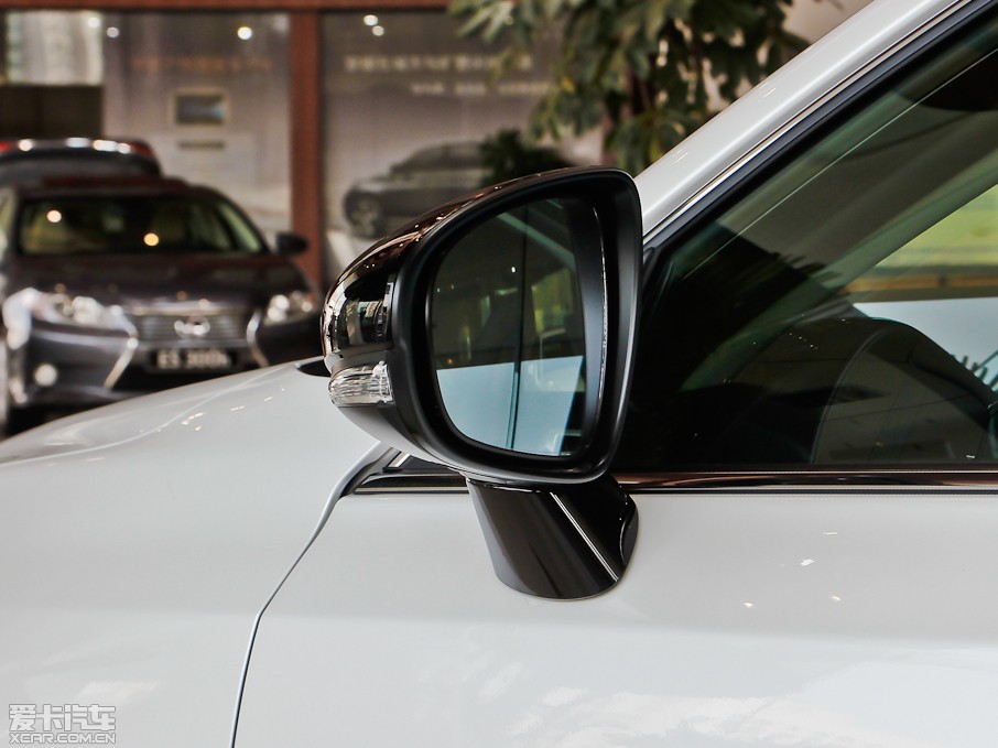 2013���׿��_˹CT 200h ��ҹ�Tʿ��