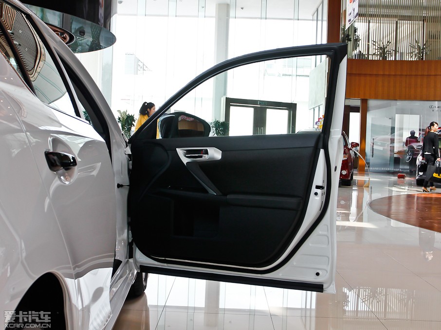 2013׿_˹CT 200h ҹTʿ