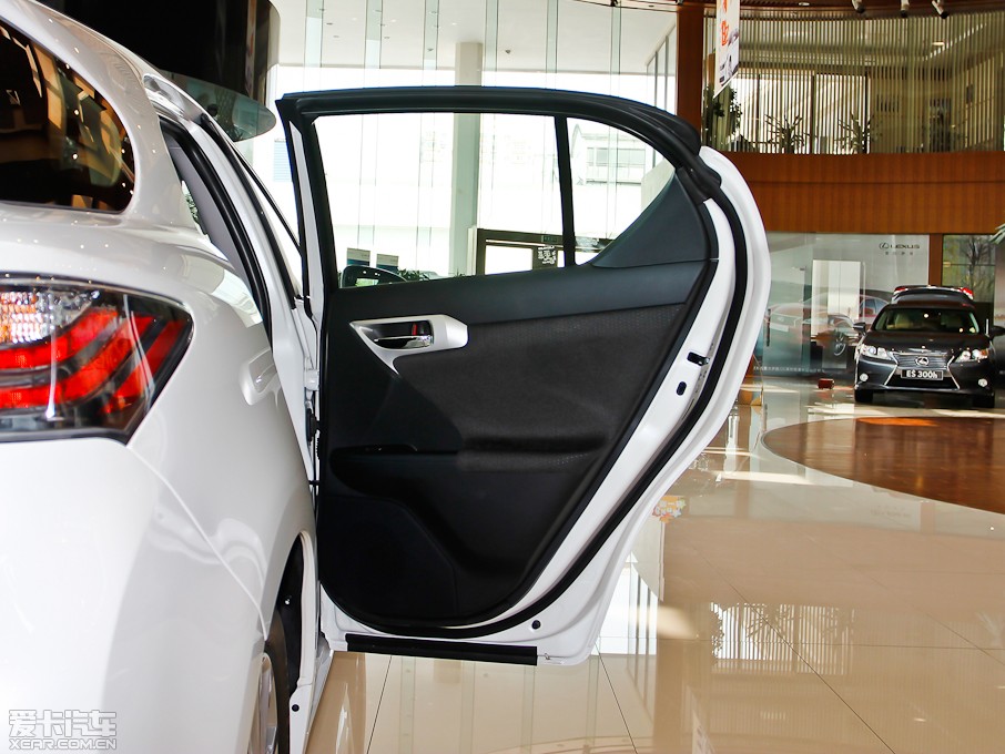 2013׿_˹CT 200h ҹTʿ