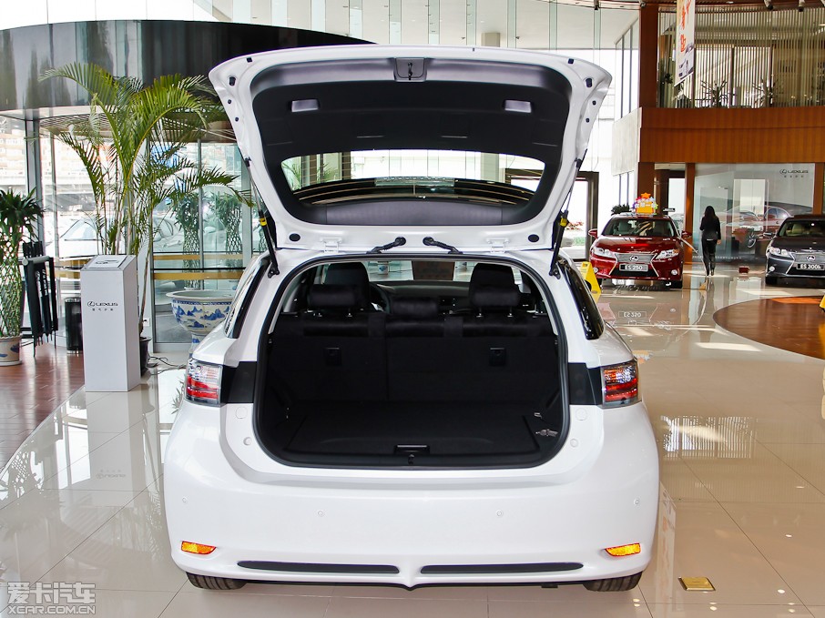 2013���׿��_˹CT 200h ��ҹ�Tʿ��