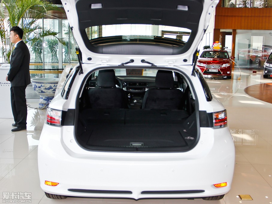 2013׿_˹CT 200h ҹTʿ