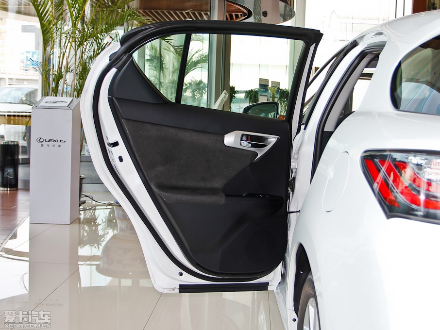 2013׿_˹CT 200h ҹTʿ