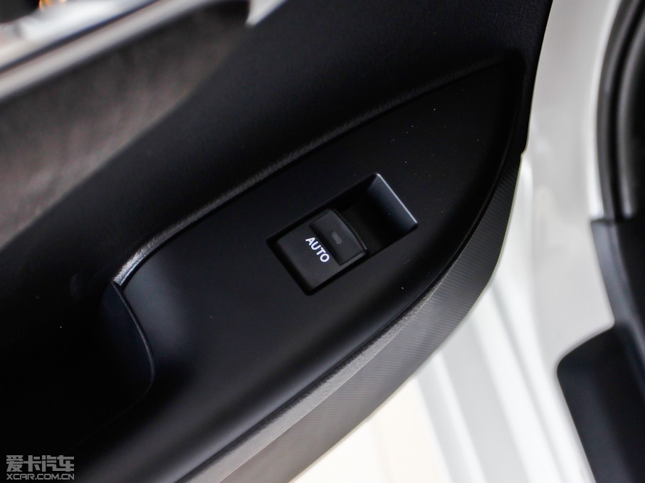 2013׿_˹CT 200h ҹTʿ