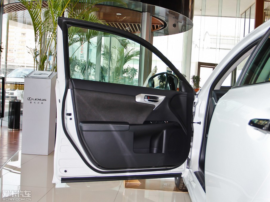 2013׿_˹CT 200h ҹTʿ