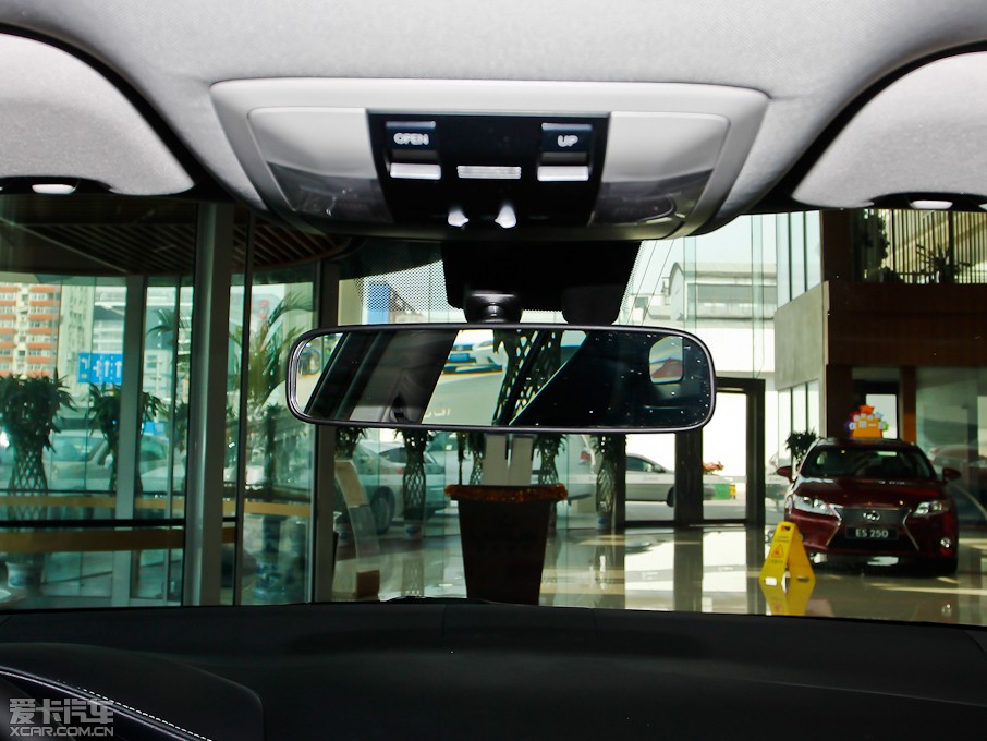 2013׿_˹CT 200h ҹTʿ