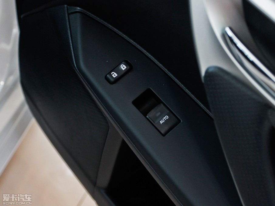 2013���׿��_˹CT 200h ��ҹ�Tʿ��