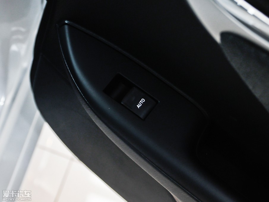 2013׿_˹CT 200h ҹTʿ