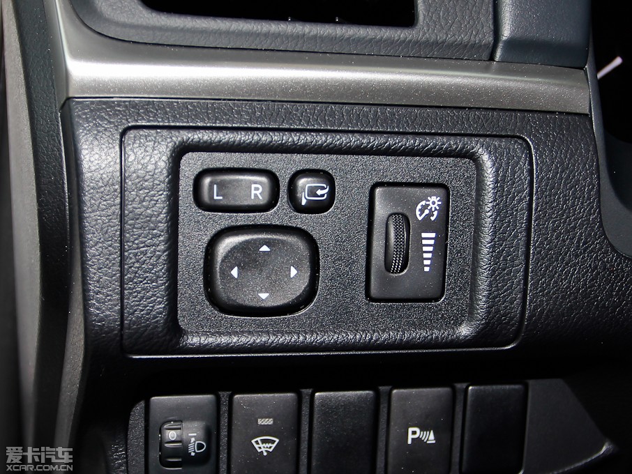 2013׿_˹CT 200h ҹTʿ