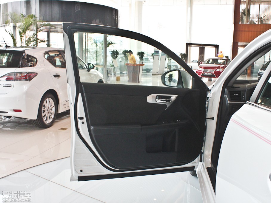 2013���׿��_˹CT 200h ���Z������