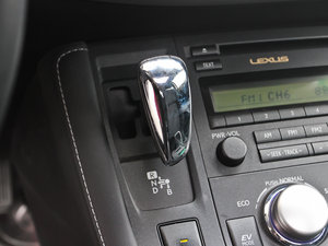 2013款200h 精英版 换挡杆