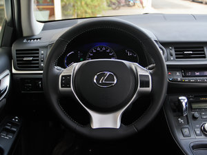 2013款200h 精英版 方向盘