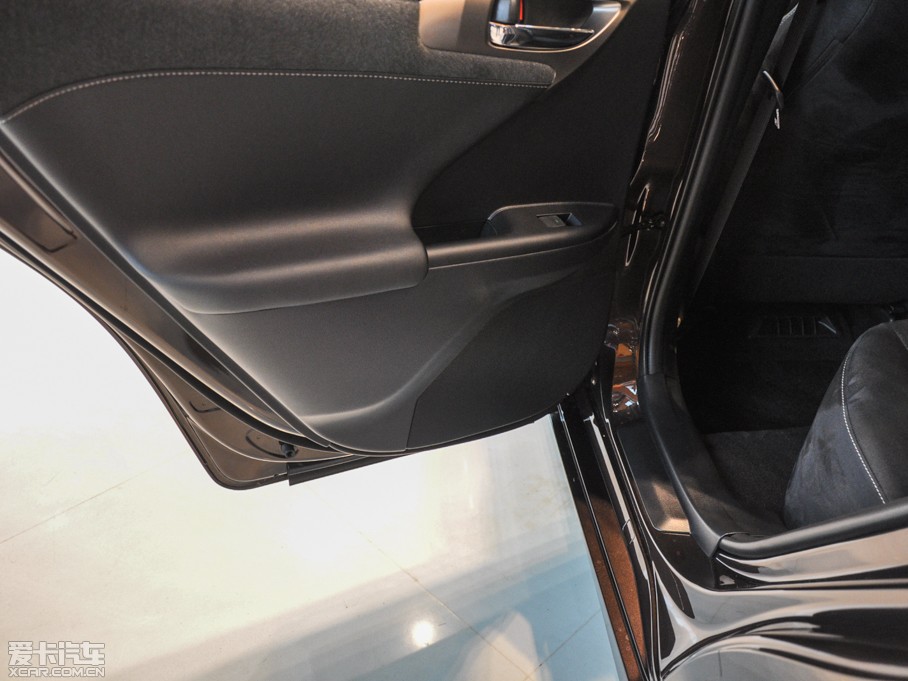 2014׿_˹CT 200h m pɫ