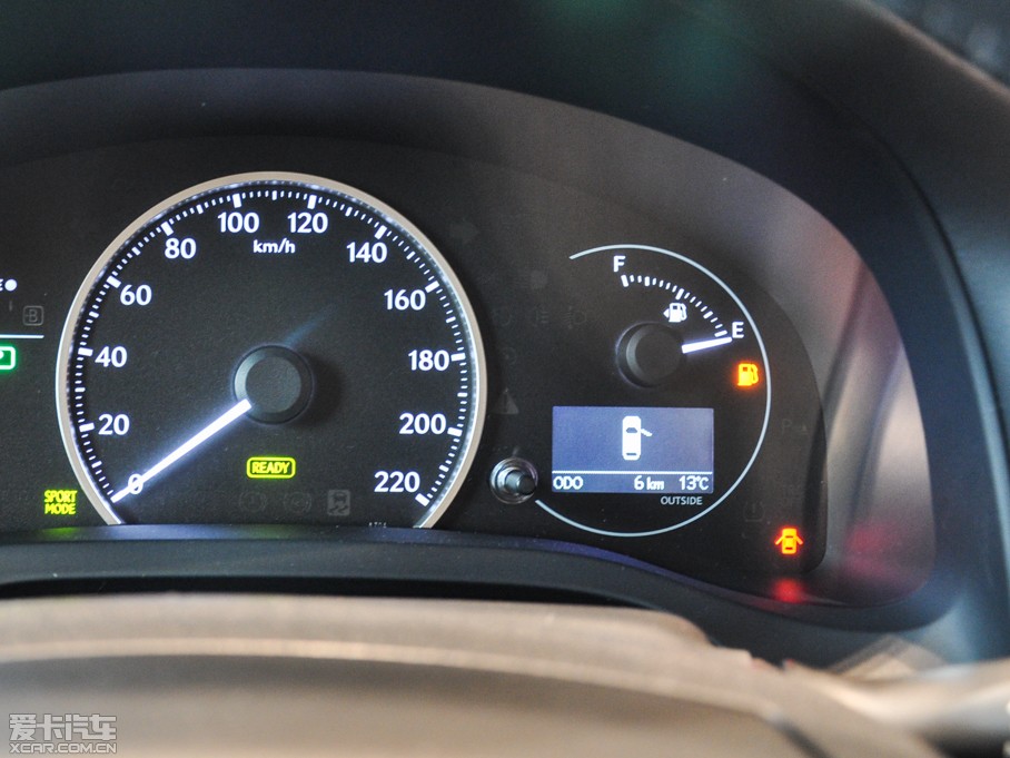 2014׿_˹CT 200h m pɫ