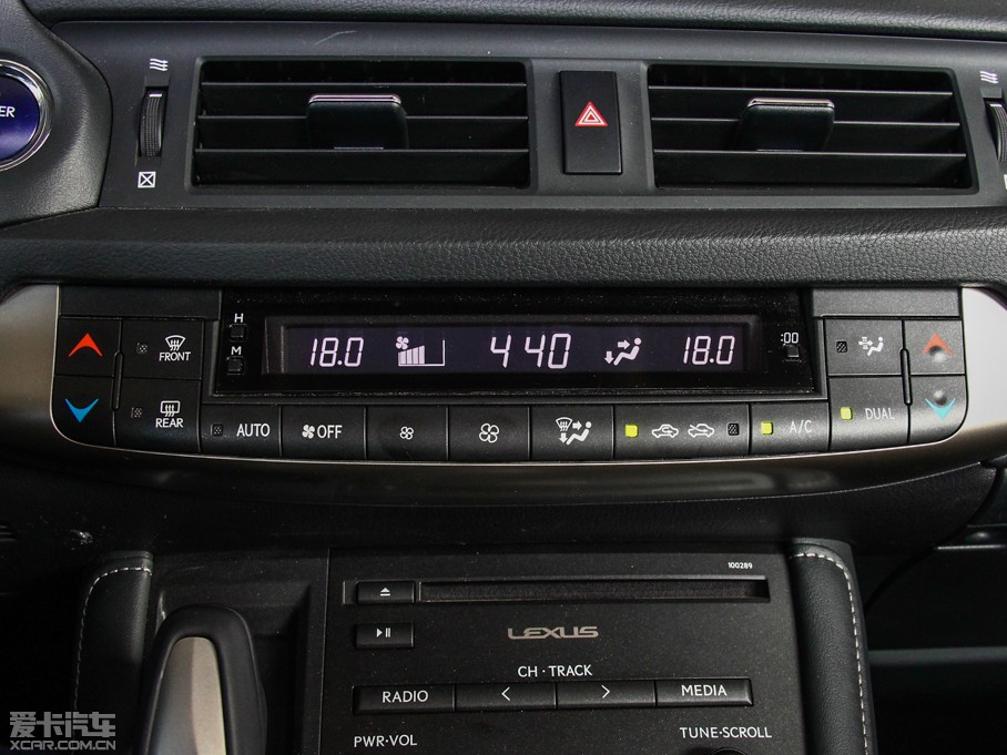 2014���׿��_˹CT 200h �I�Ȱ� ��ɫ