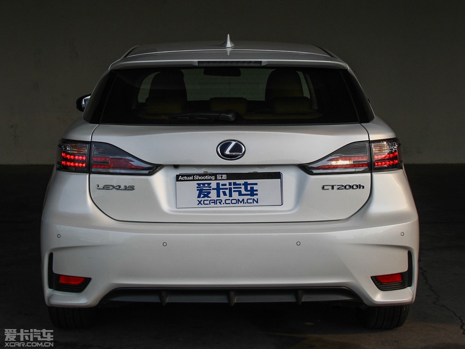 2014���׿��_˹CT 200h �I�Ȱ� ��ɫ