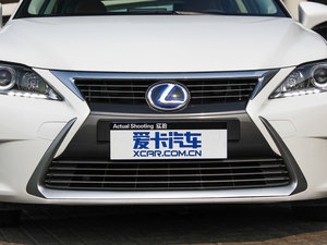2014款200h 领先版 单色 中网