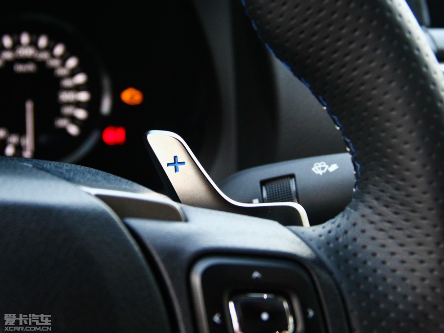 2015���׿��_˹RC F 5.0L �S���