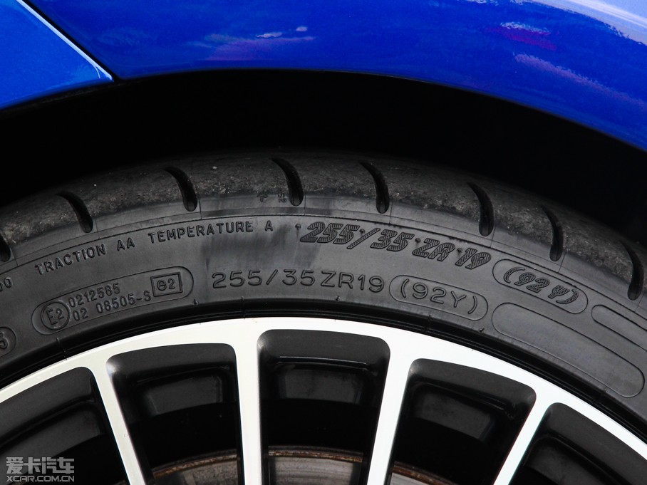 2015���׿��_˹RC F 5.0L �S���