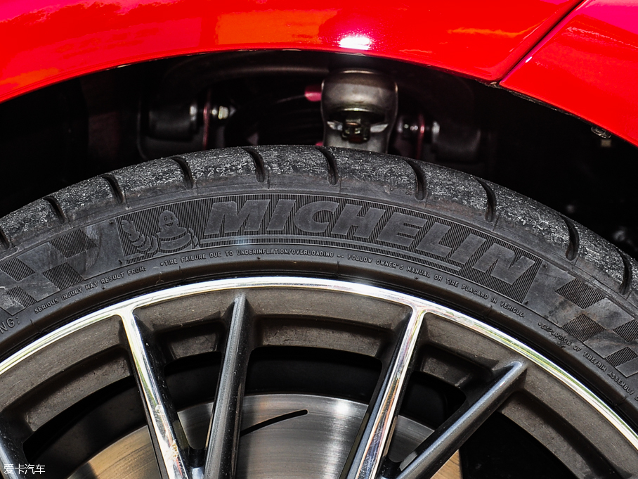 2015���׿��_˹RC F 5.0L ̼�w�S��