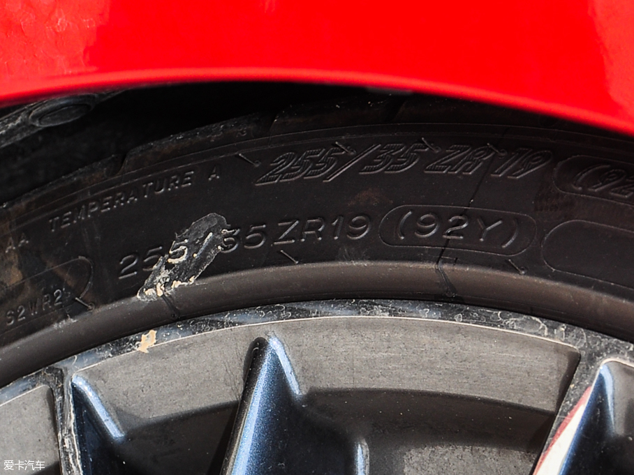 2015���׿��_˹RC F 5.0L ̼�w�S��