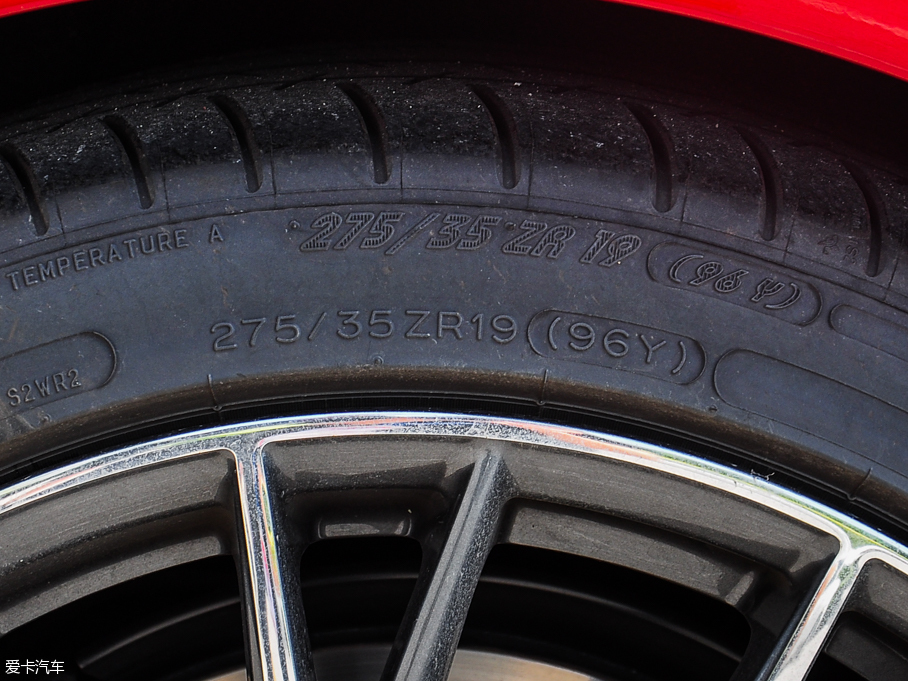 2015���׿��_˹RC F 5.0L ̼�w�S��