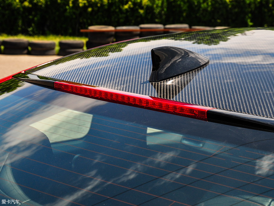 2015���׿��_˹RC F 5.0L ̼�w�S��