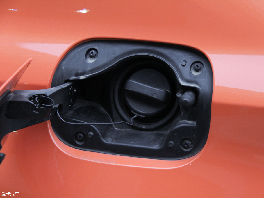 2015׿_˹RC F 5.0L ̼wS