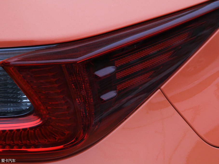 2015׿_˹RC F 5.0L ̼wS