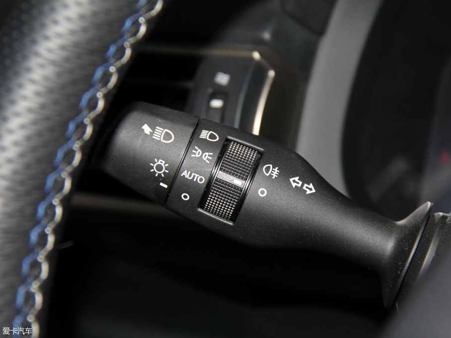 2015׿_˹RC F 5.0L ̼wS