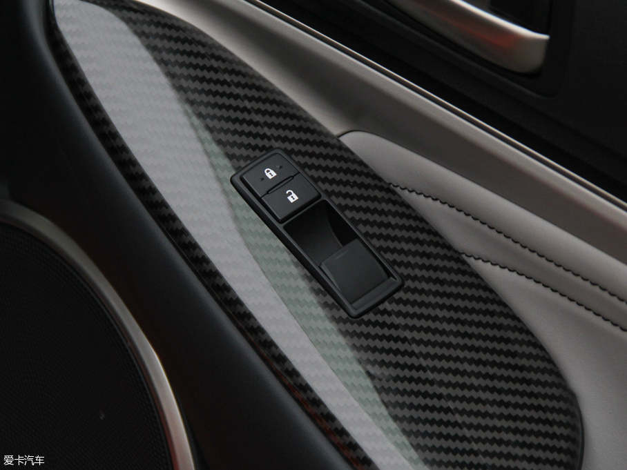 2015׿_˹RC F 5.0L ̼wS