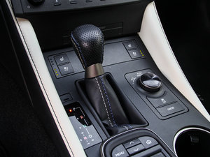 2015款5.0L 驭峰版 换挡杆