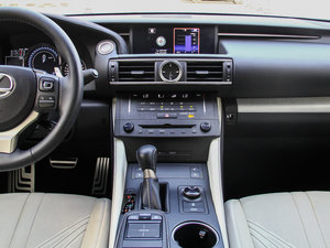 2015款5.0L 驭峰版 中控台