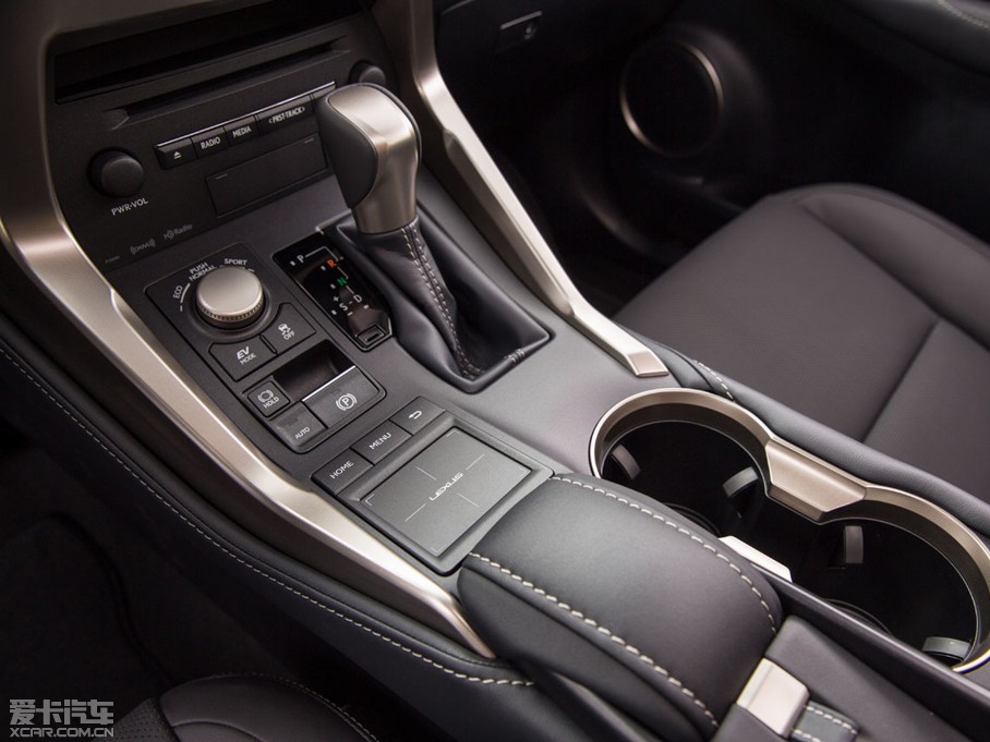 2015׿_˹NX 300h hа ǰ