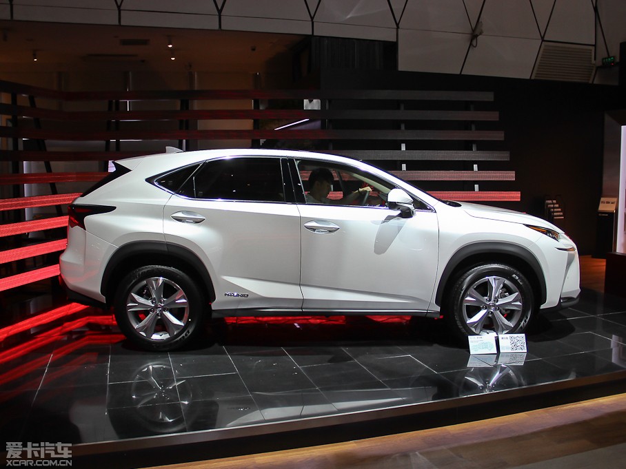 2015׿_˹NX 300h hа ǰ