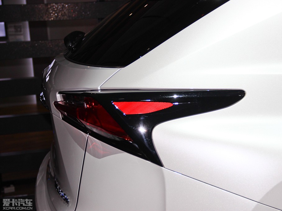 2015׿_˹NX 300h hа ǰ