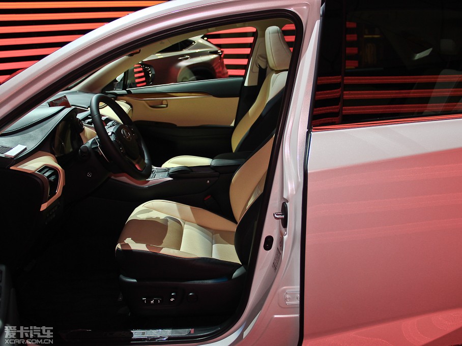 2015׿_˹NX 300h hа ǰ