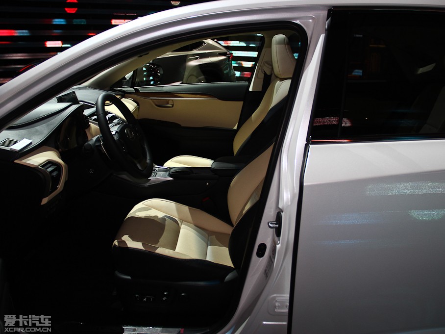 2015׿_˹NX 300h hа ǰ