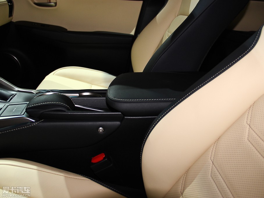 2015׿_˹NX 300h hа ǰ