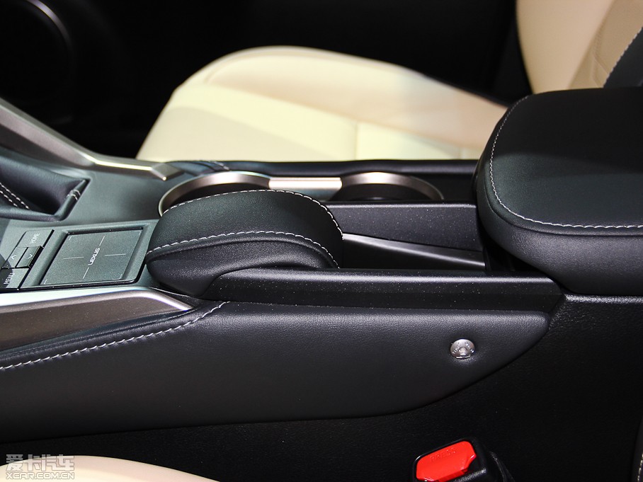 2015׿_˹NX 300h hа ǰ