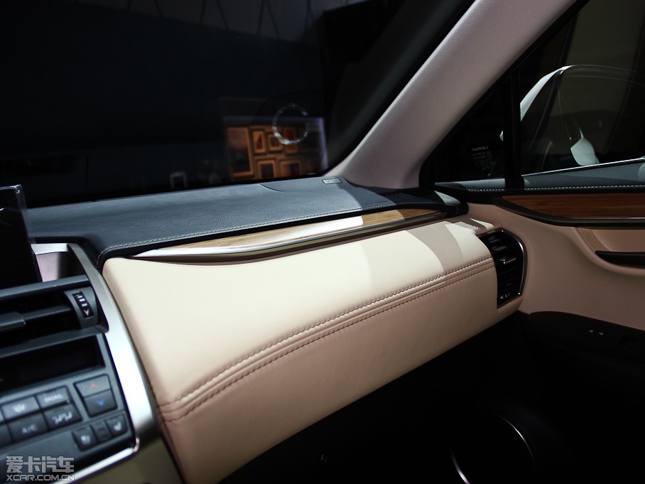 2015׿_˹NX 300h hа ǰ