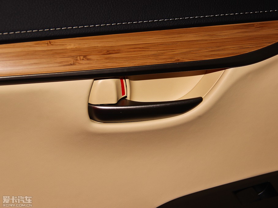 2015׿_˹NX 300h hа ǰ