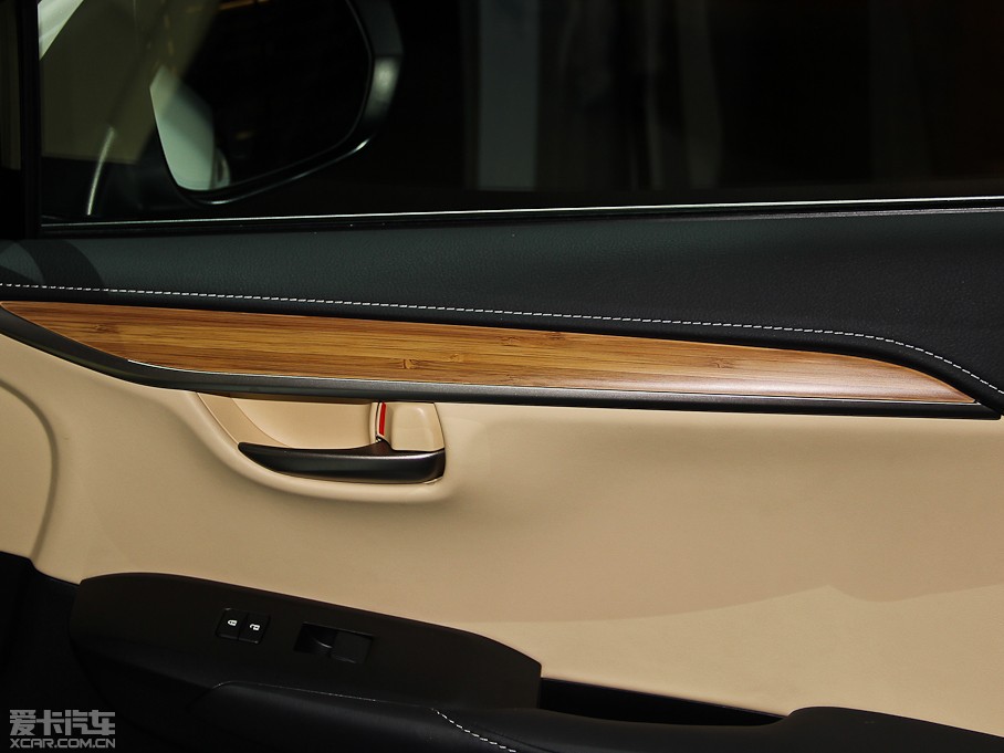 2015׿_˹NX 300h hа ǰ