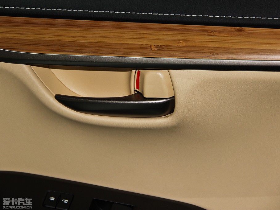 2015׿_˹NX 300h hа ǰ(q)