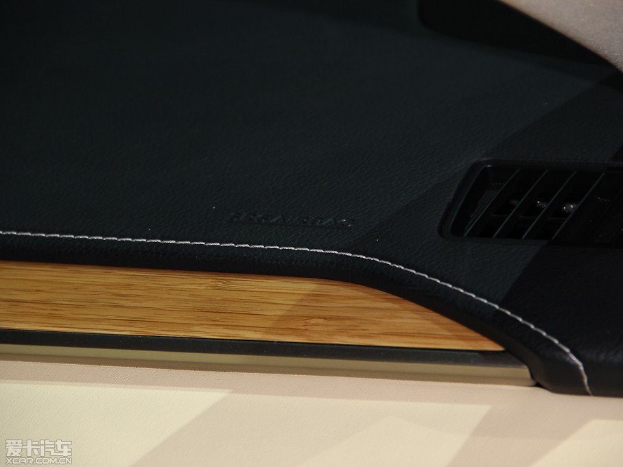 2015׿_˹NX 300h hа ǰ(q)